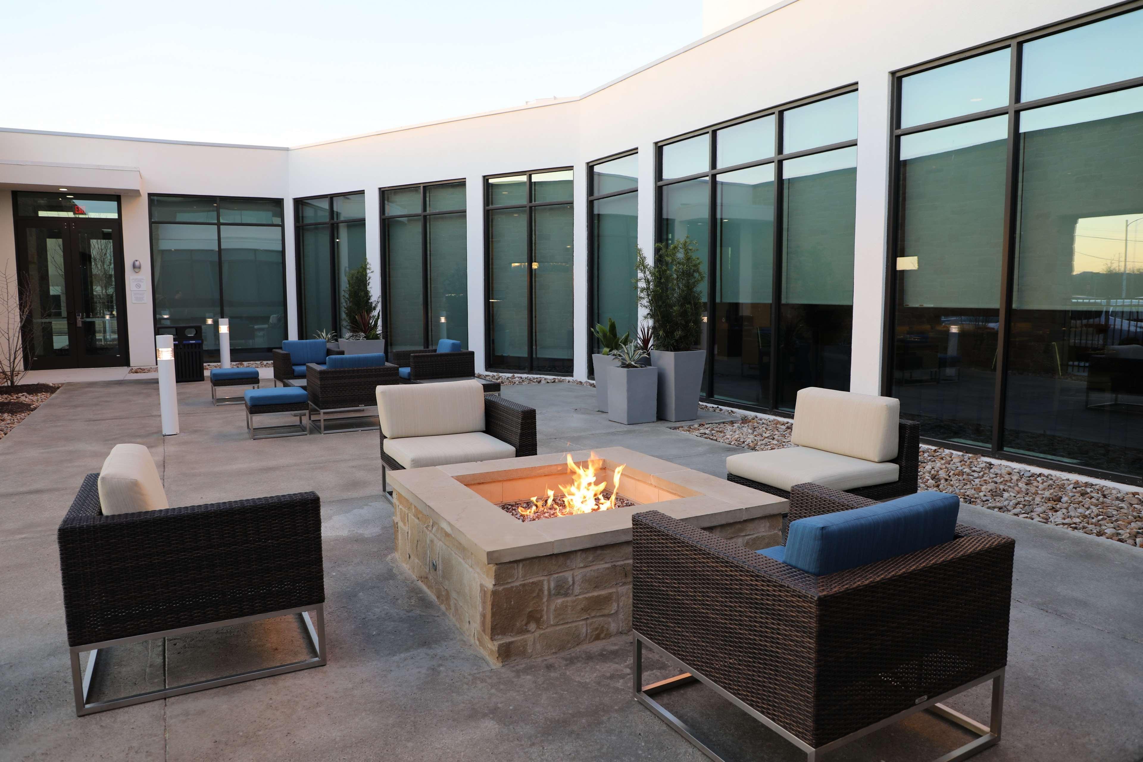 Hilton Garden Inn Austin Airport Extérieur photo